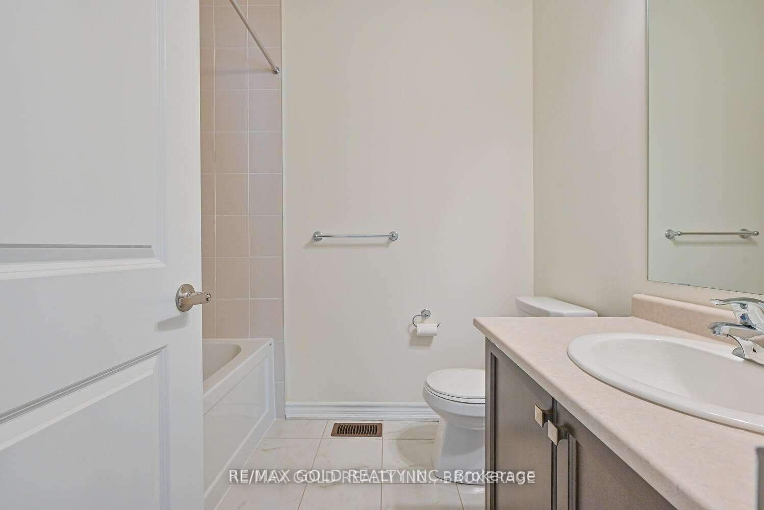 13 Eberly Woods Dr