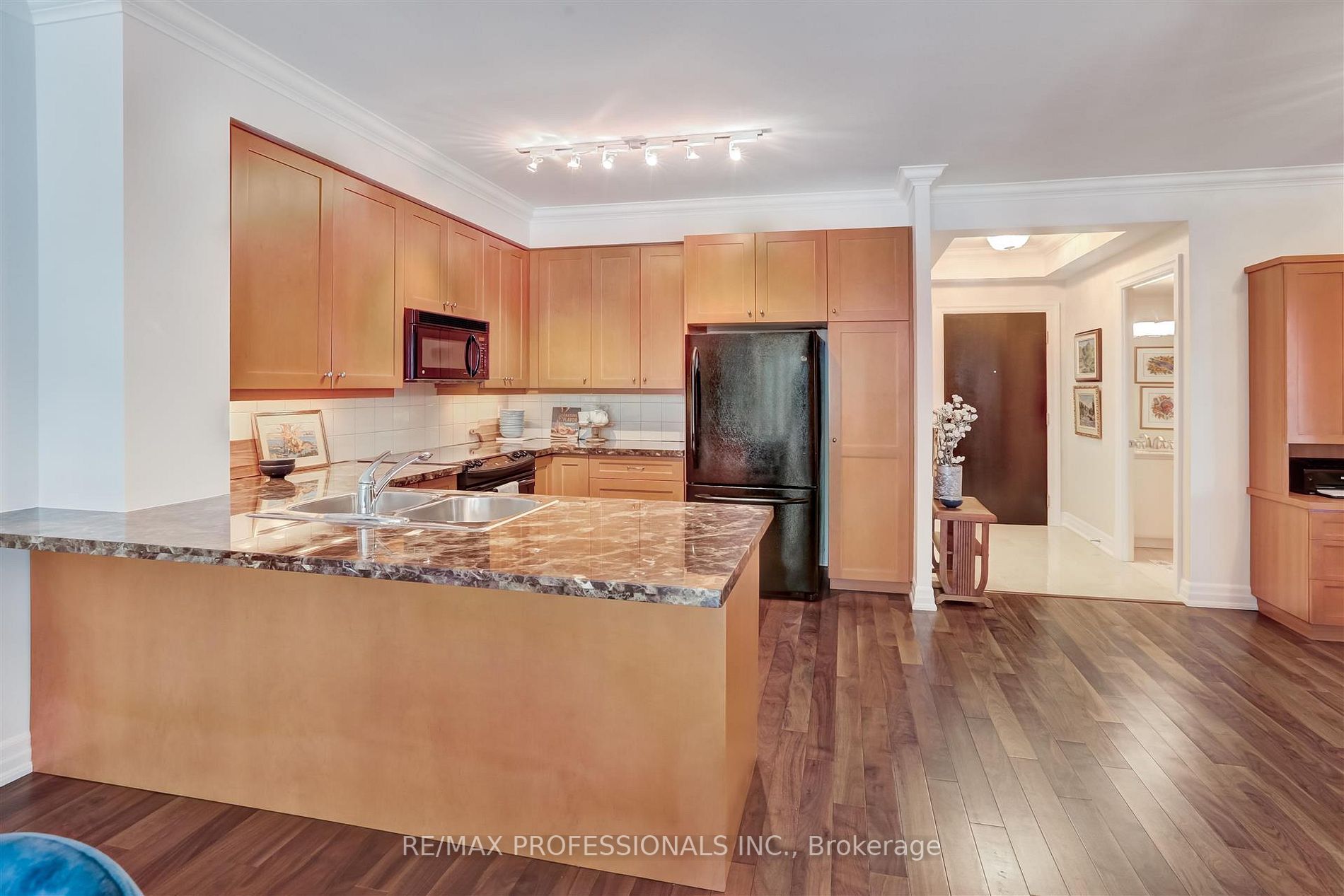 2855 Bloor St W, #621