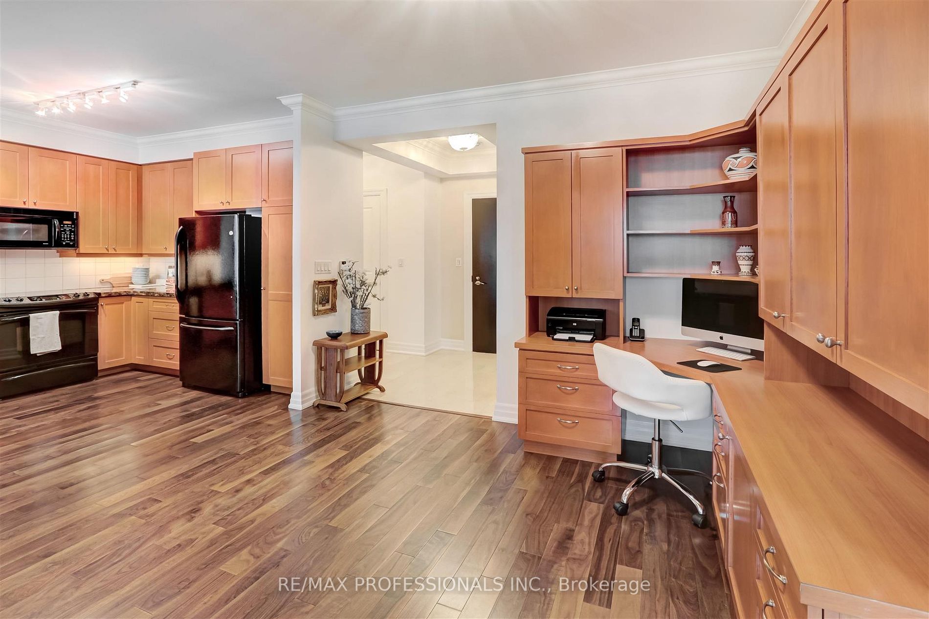 2855 Bloor St W, #621