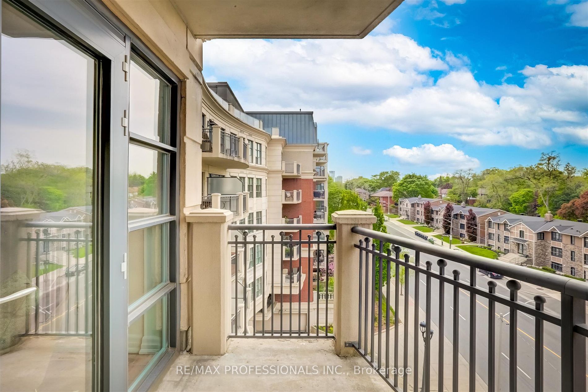 2855 Bloor St W, #621