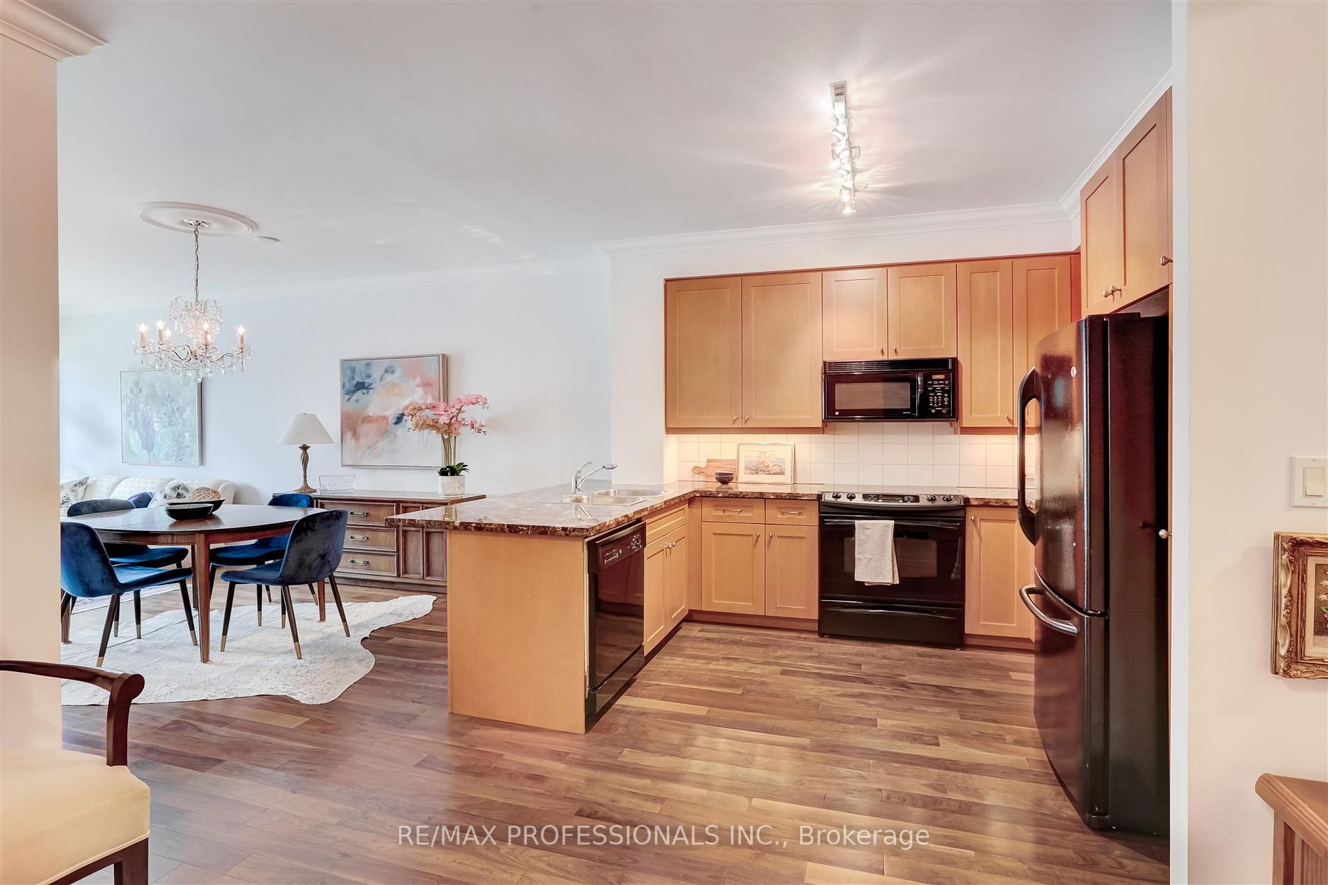 2855 Bloor St W, #621