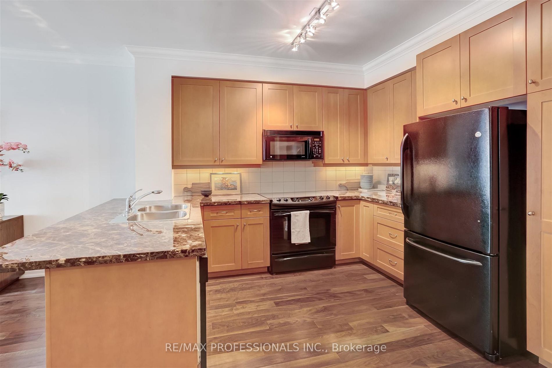 2855 Bloor St W, #621
