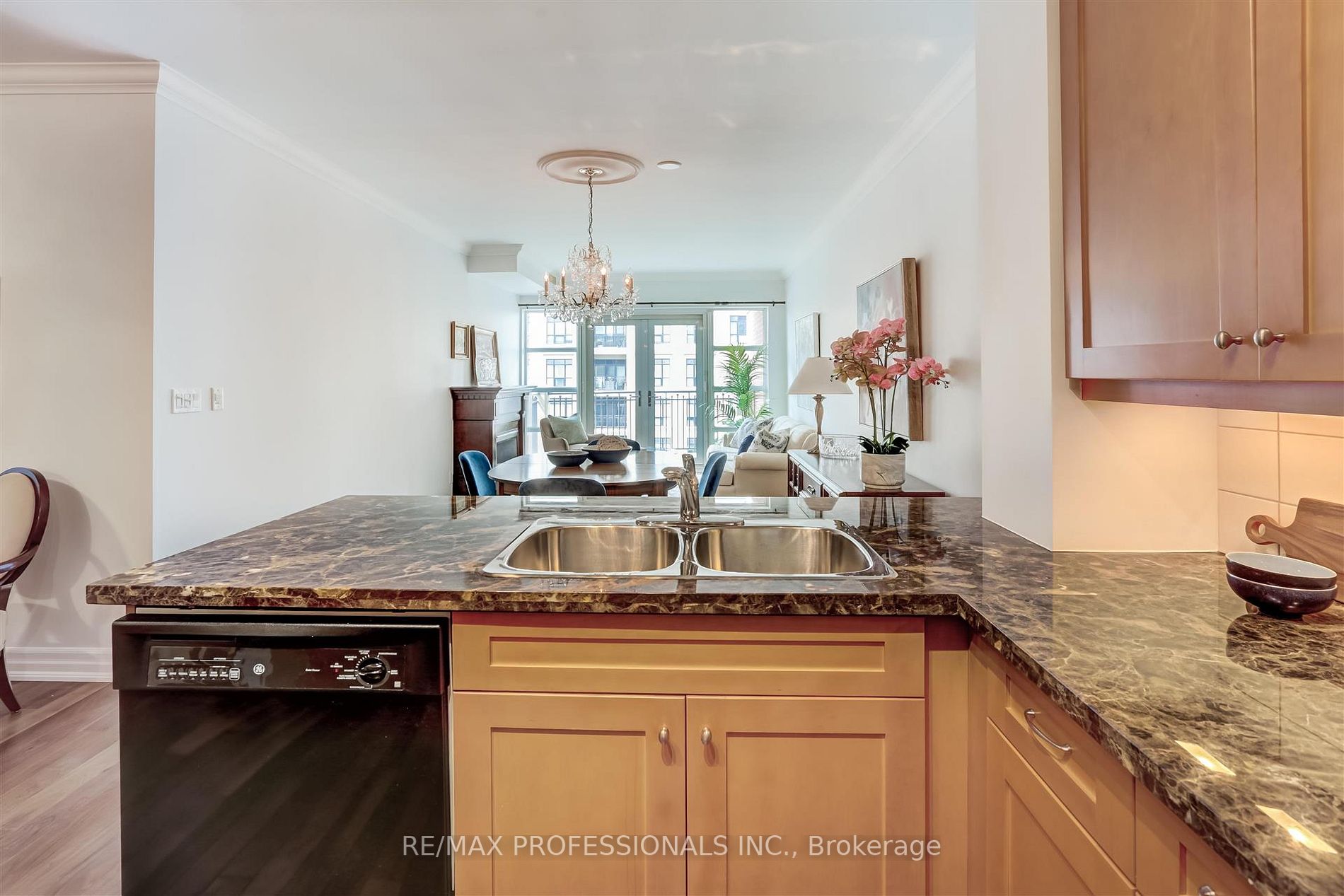2855 Bloor St W, #621