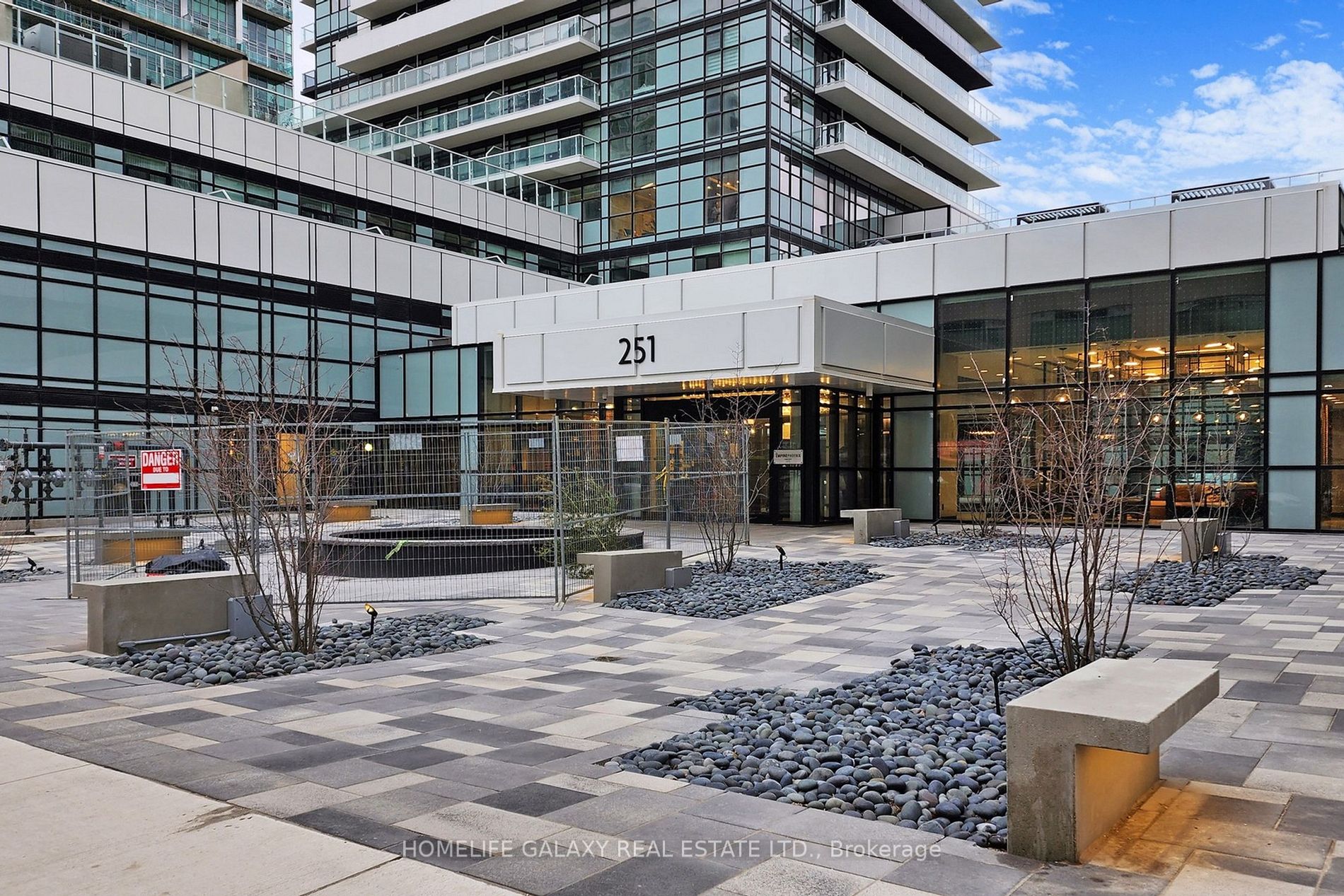 251 Manitoba St, #101
