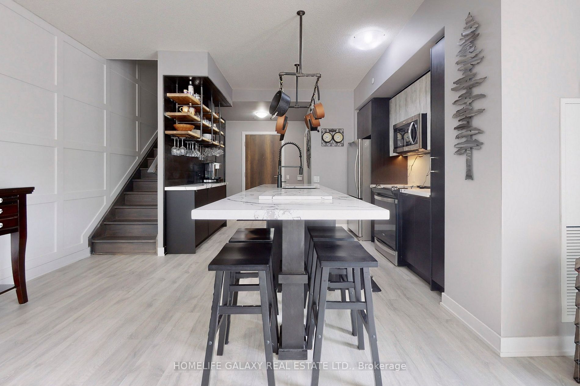 251 Manitoba St, #101