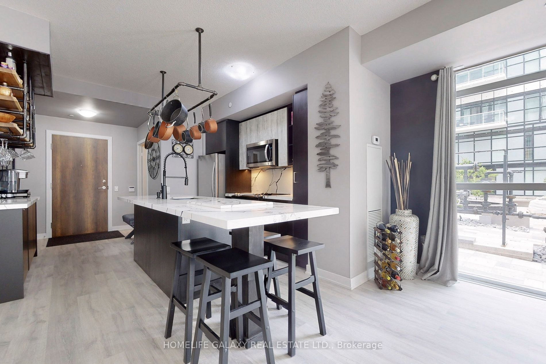 251 Manitoba St, #101
