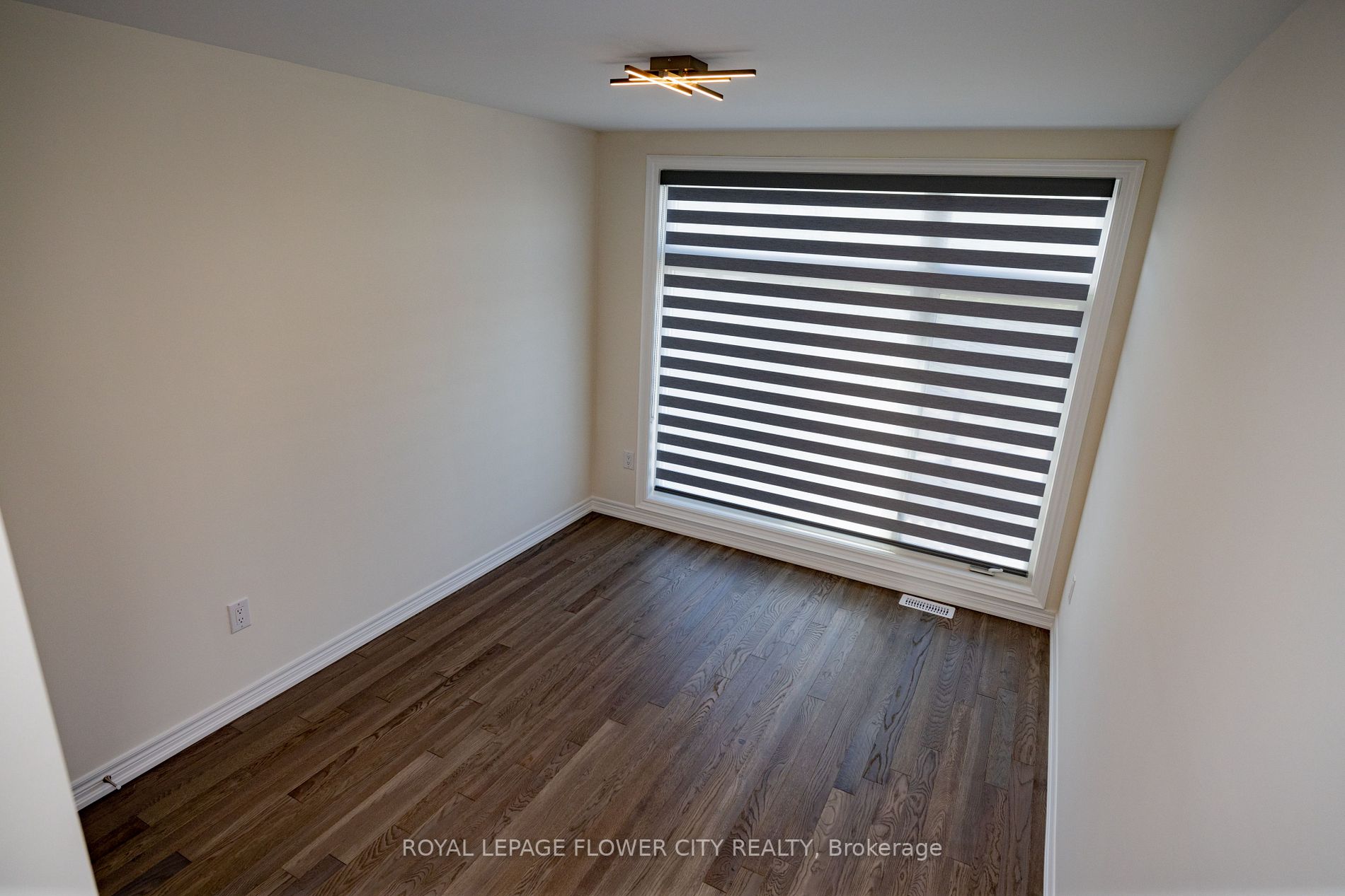 38 Queenpost Dr
