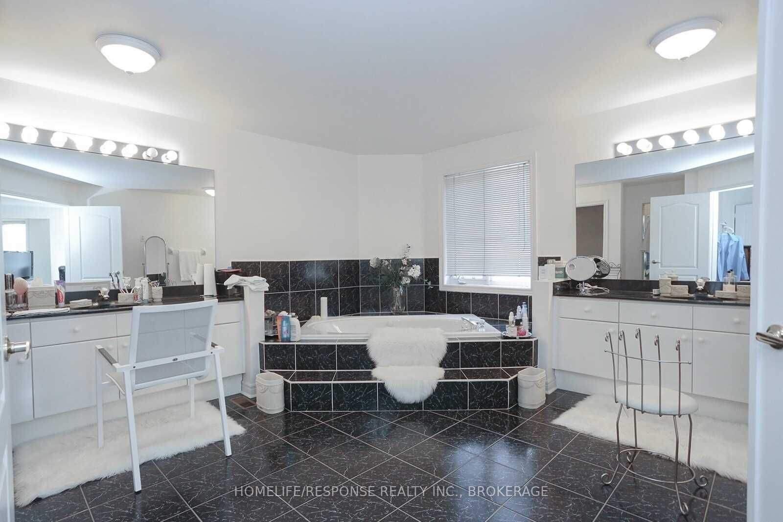 2166 Erin Centre Blvd