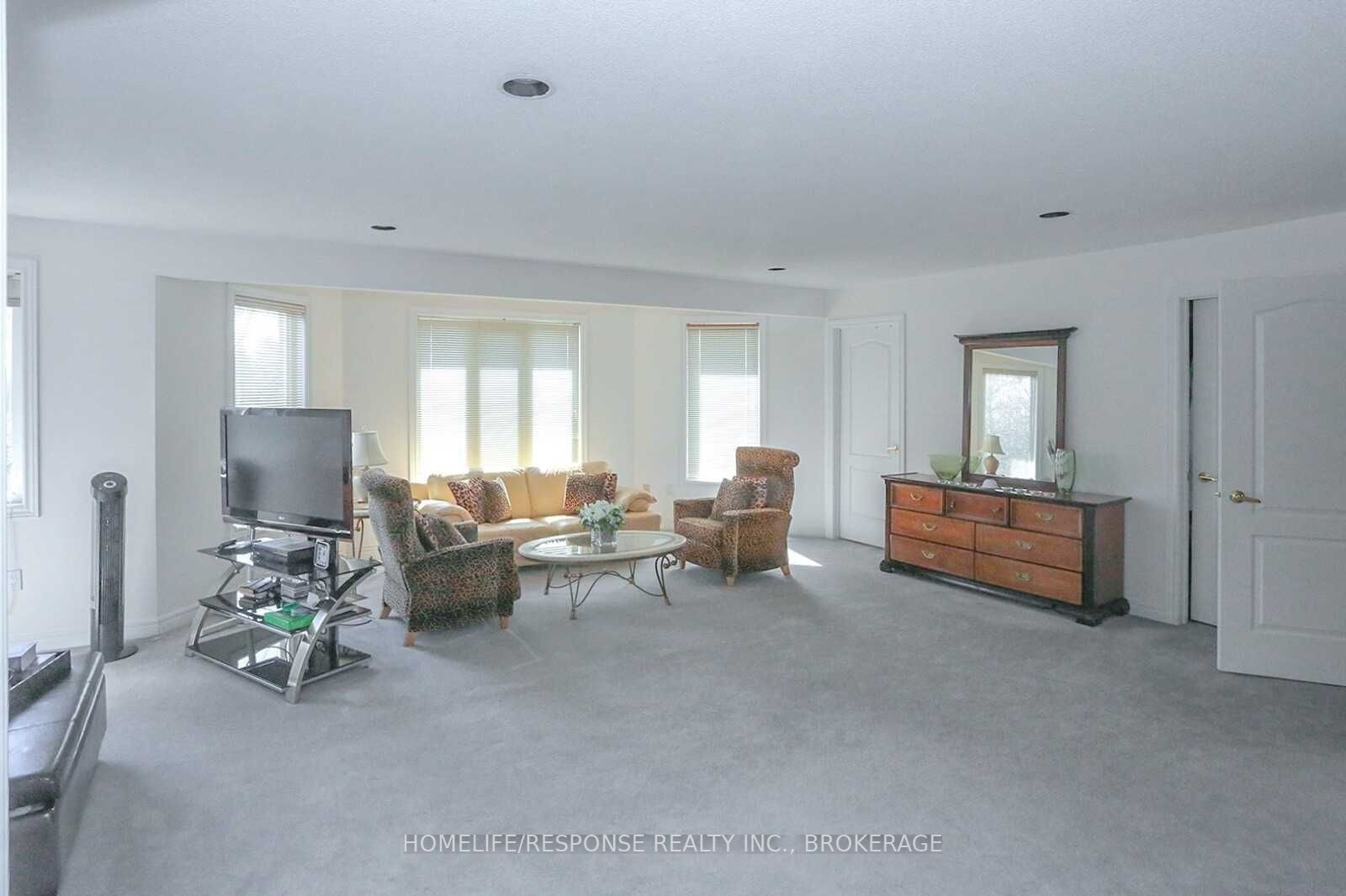 2166 Erin Centre Blvd