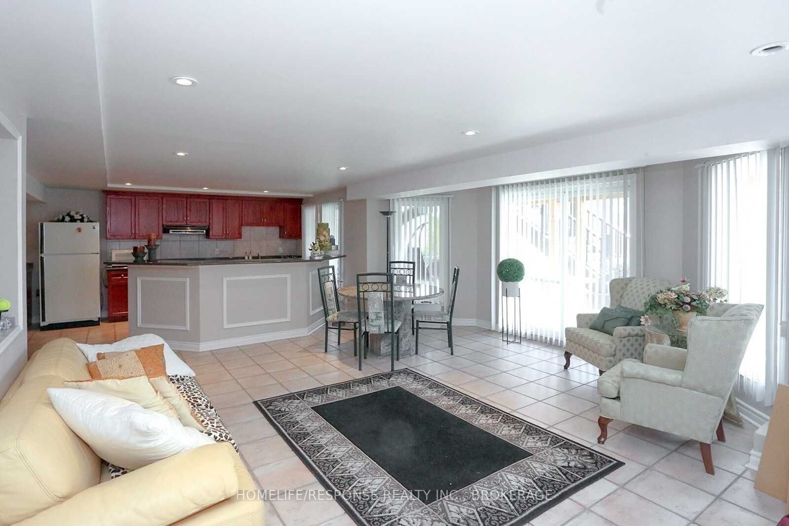 2166 Erin Centre Blvd