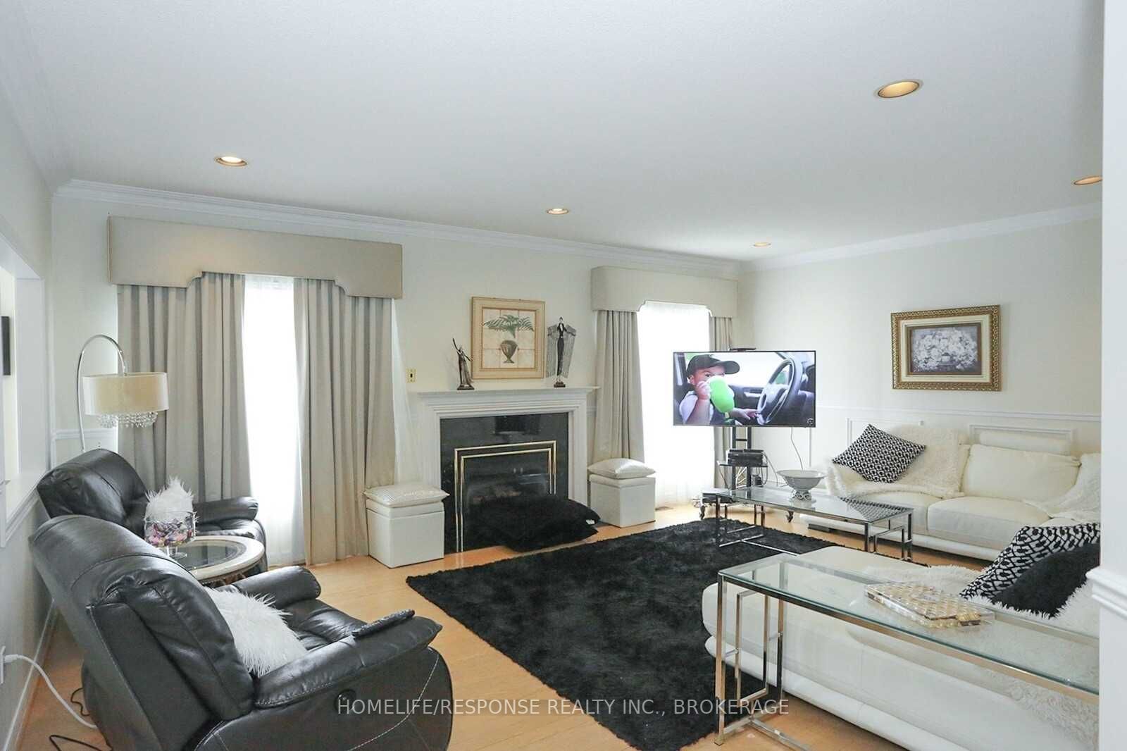 2166 Erin Centre Blvd