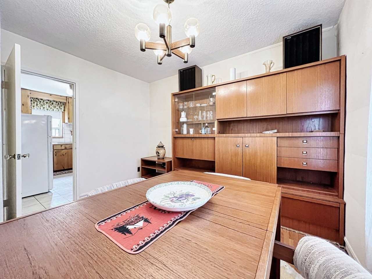 1166 Greening Ave