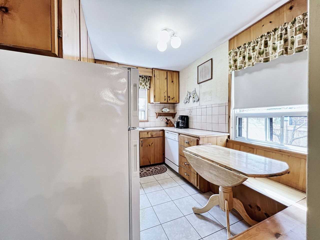 1166 Greening Ave