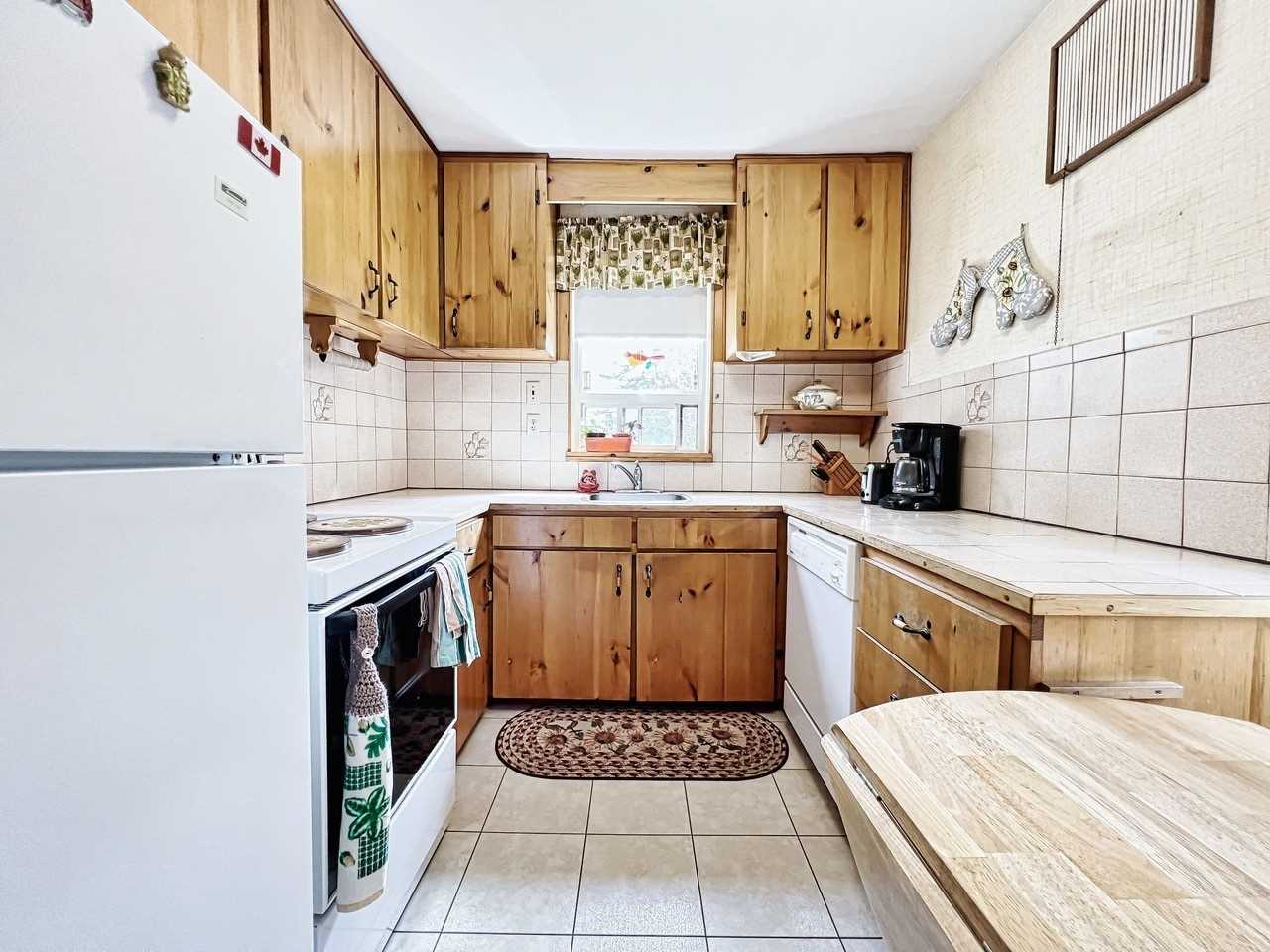 1166 Greening Ave