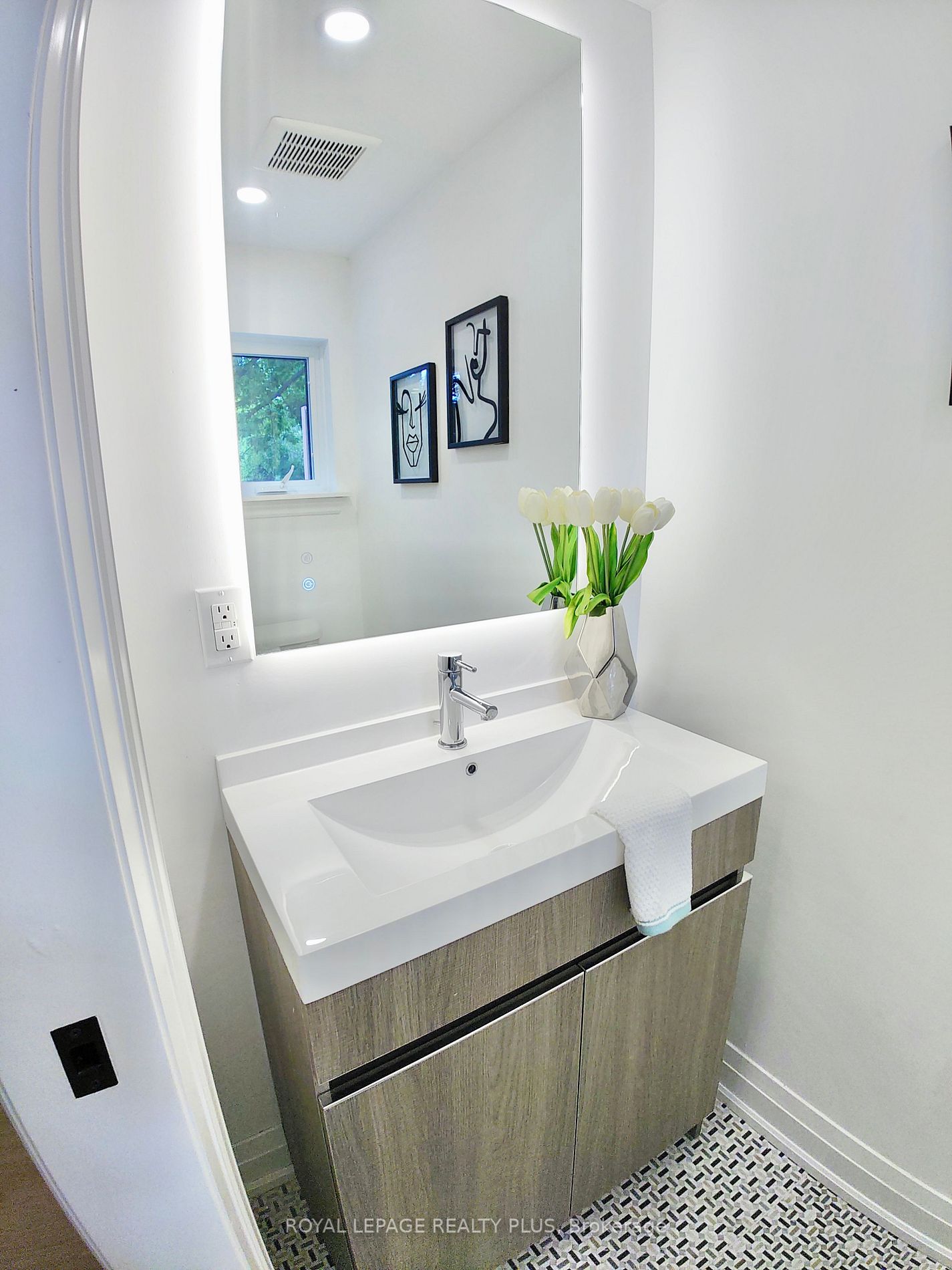 Listing W6010380 - Large Photo # 12