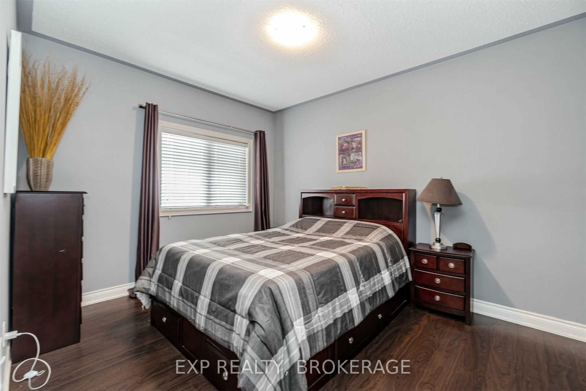 40 Squire Ellis Dr