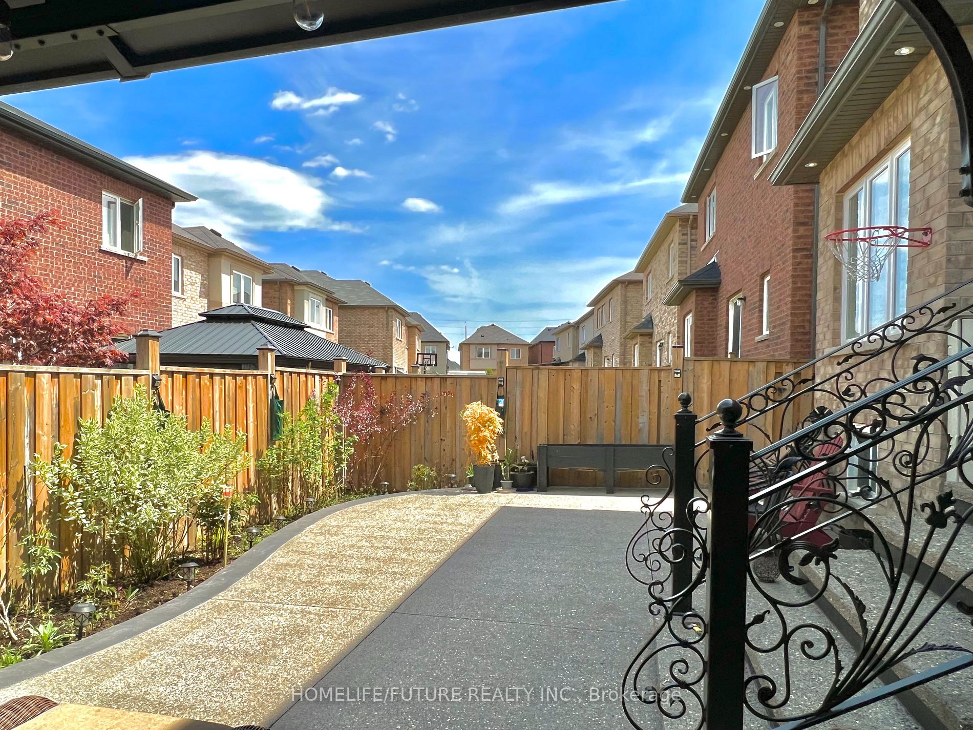 65 Lola Cres
