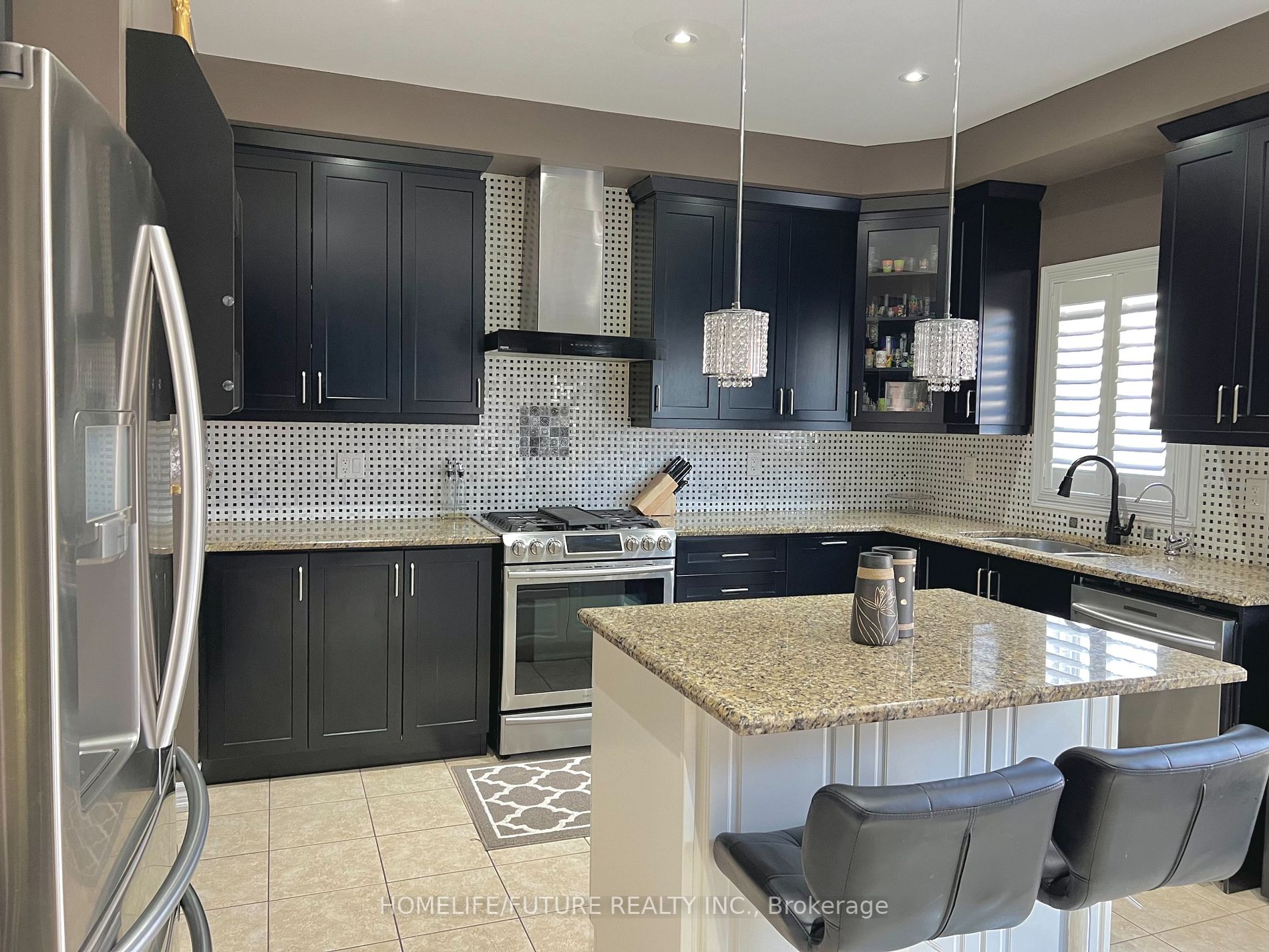 65 Lola Cres