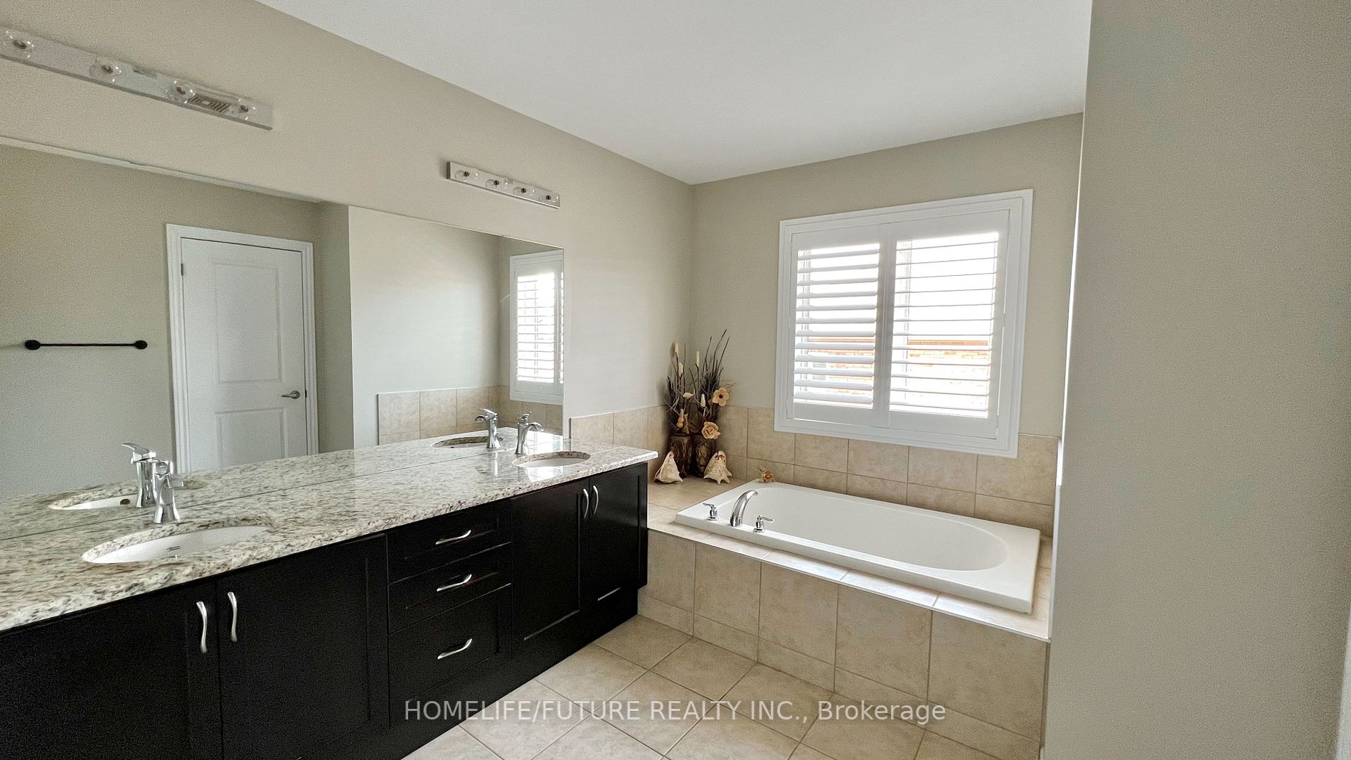65 Lola Cres