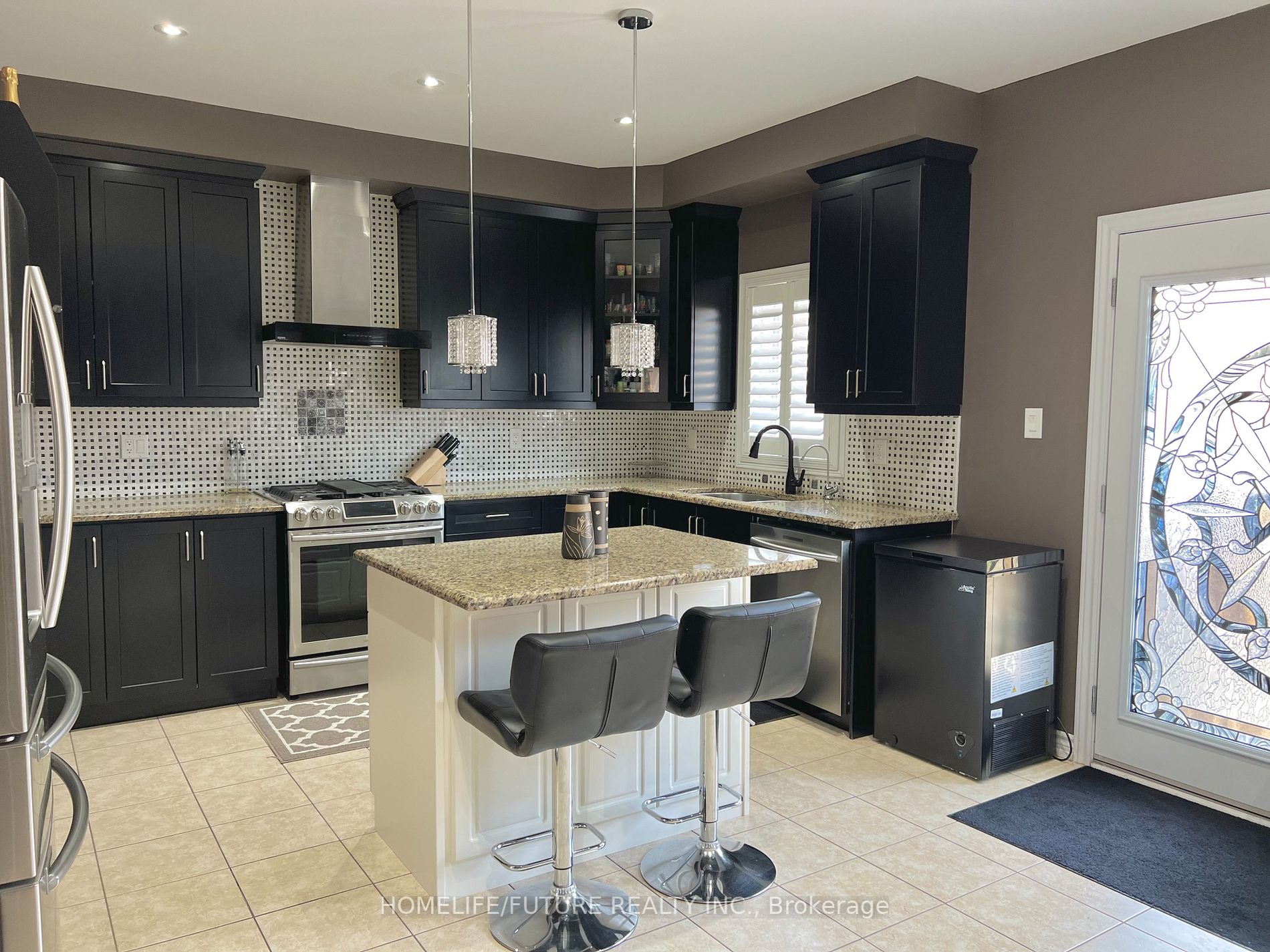 65 Lola Cres