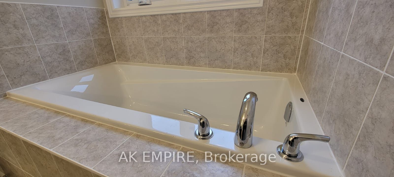 55 Benhurst Cres