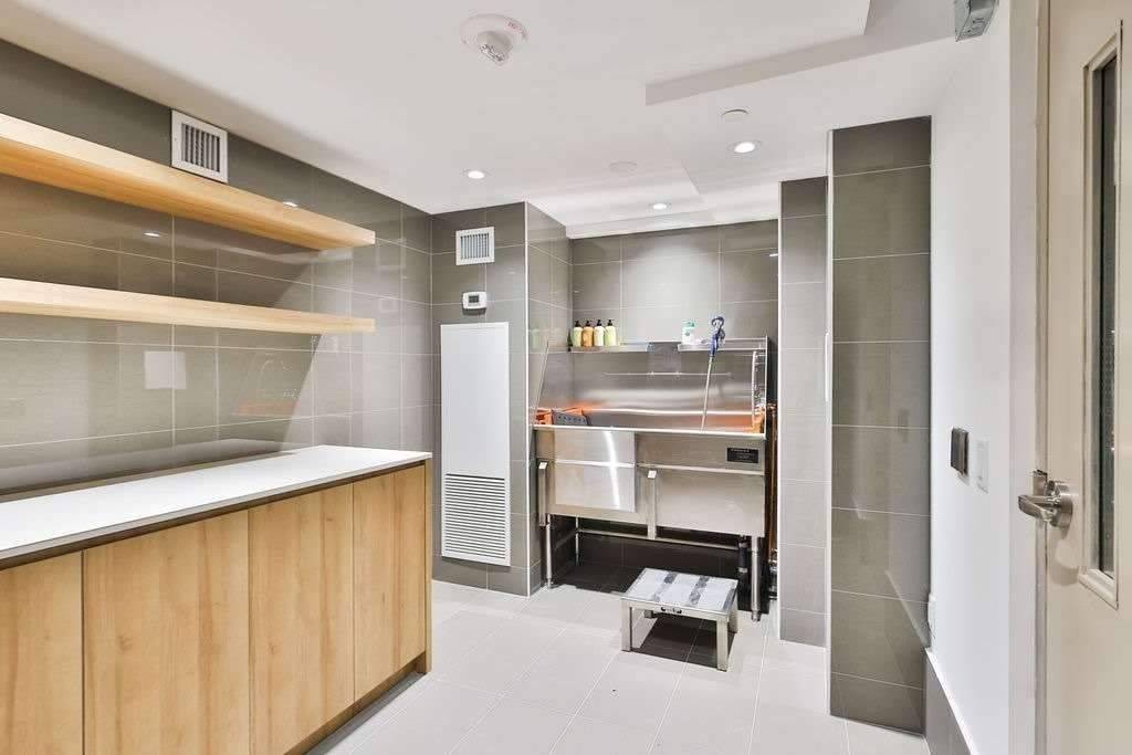 21 Park St E, #Th03