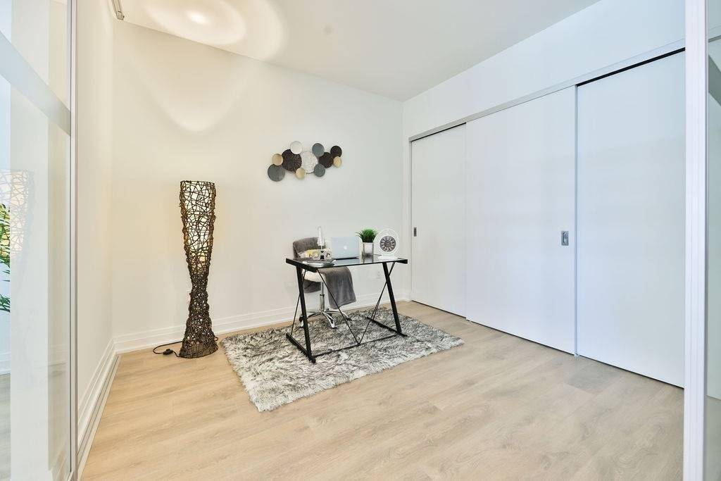 21 Park St E, #Th03