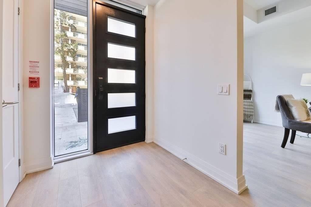21 Park St E, #Th03