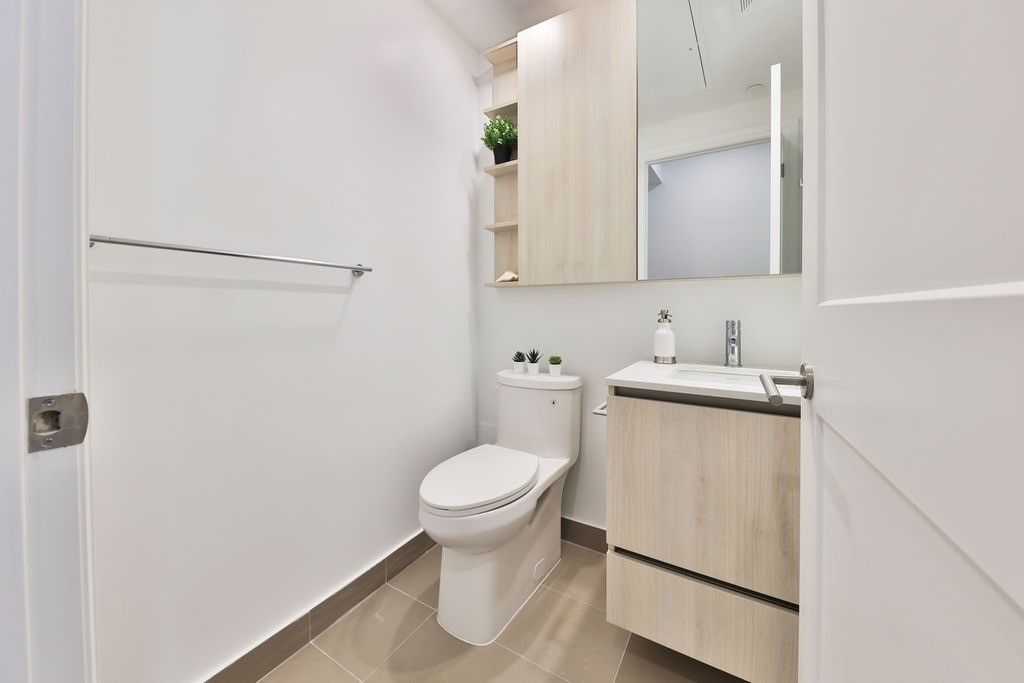 21 Park St E, #Th03