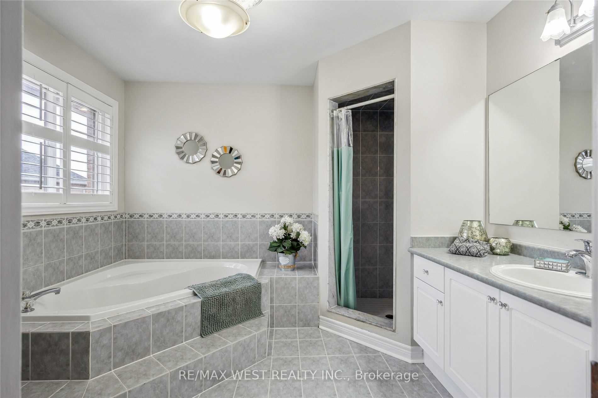 8 Ashbury Cres
