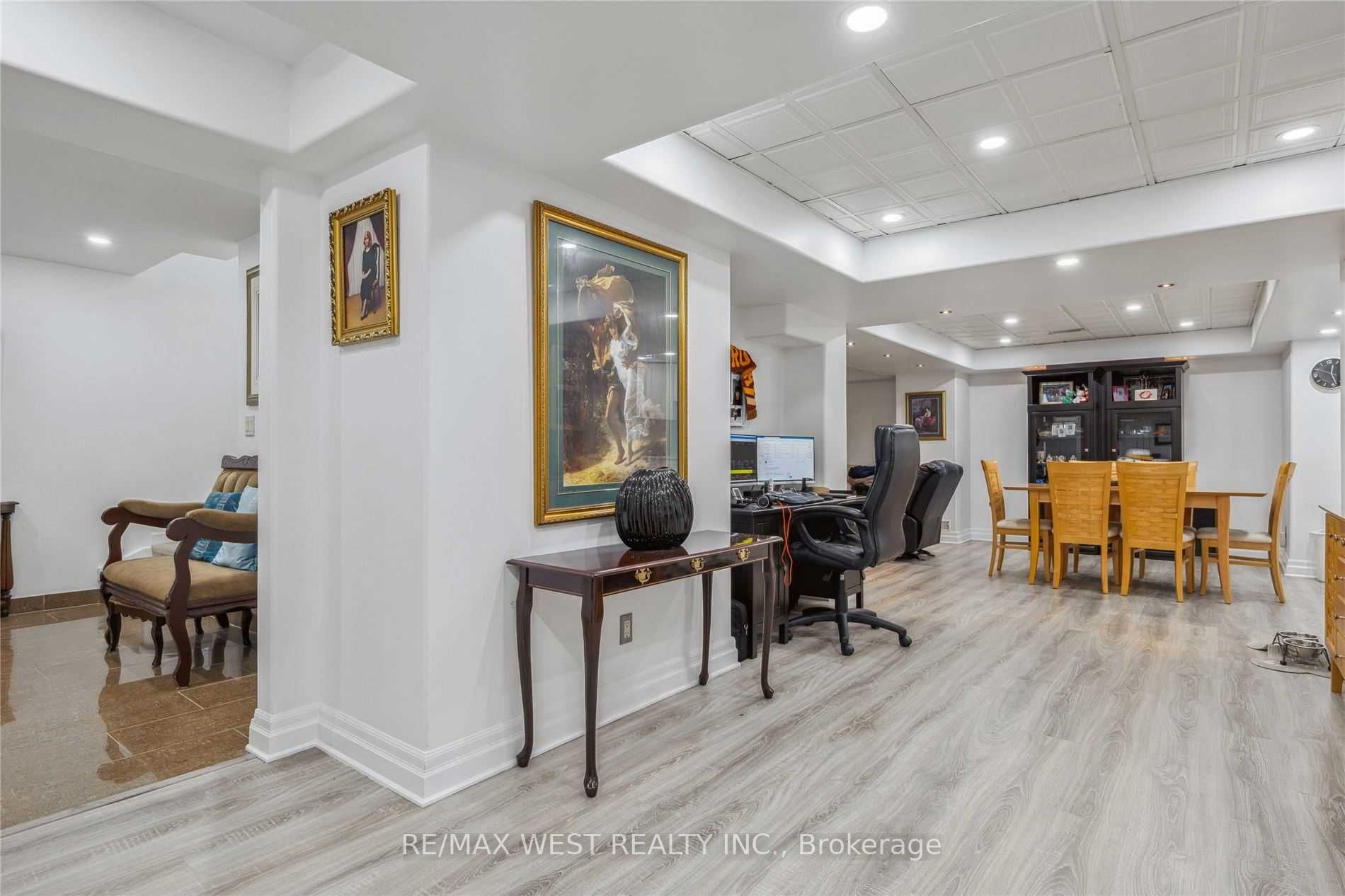 8 Ashbury Cres
