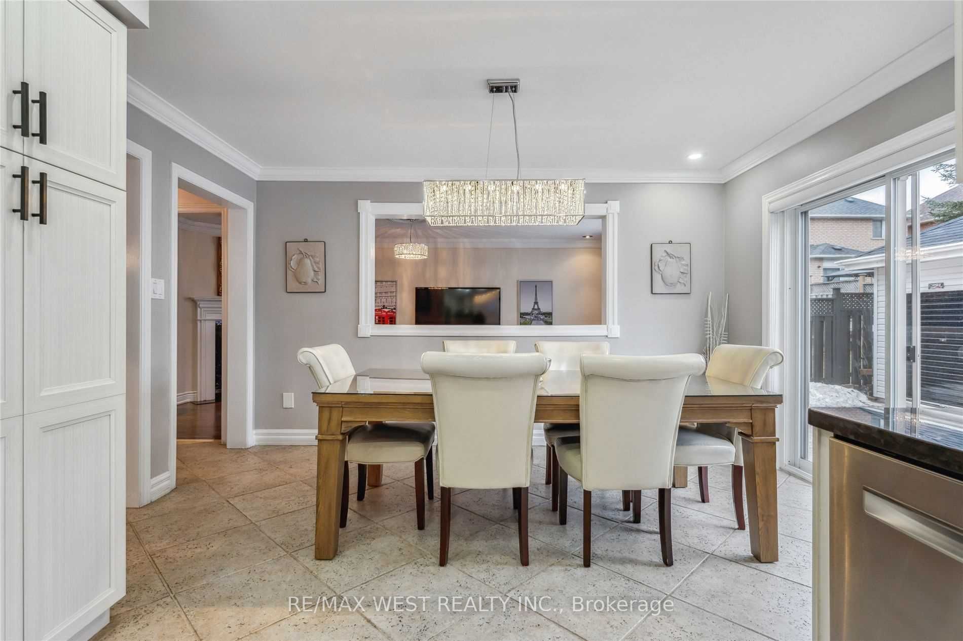 8 Ashbury Cres
