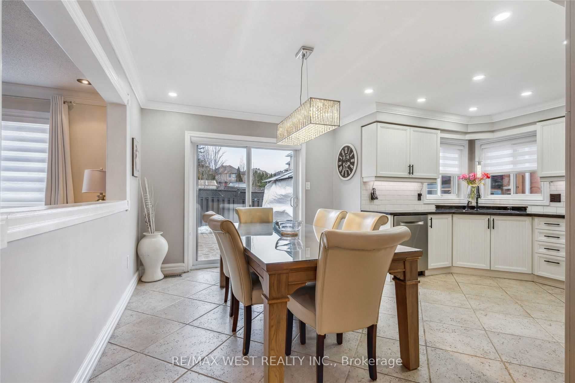 8 Ashbury Cres