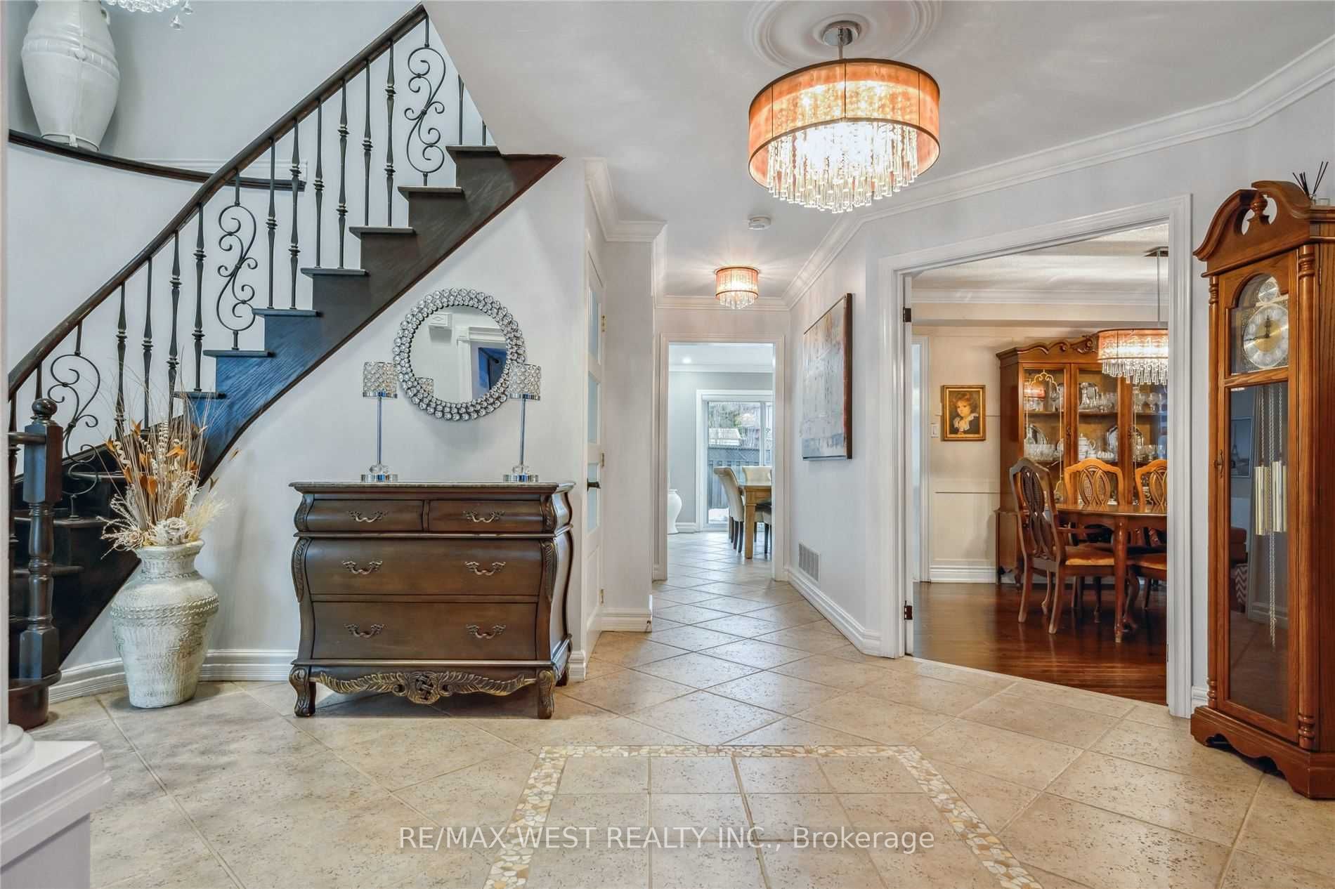 8 Ashbury Cres