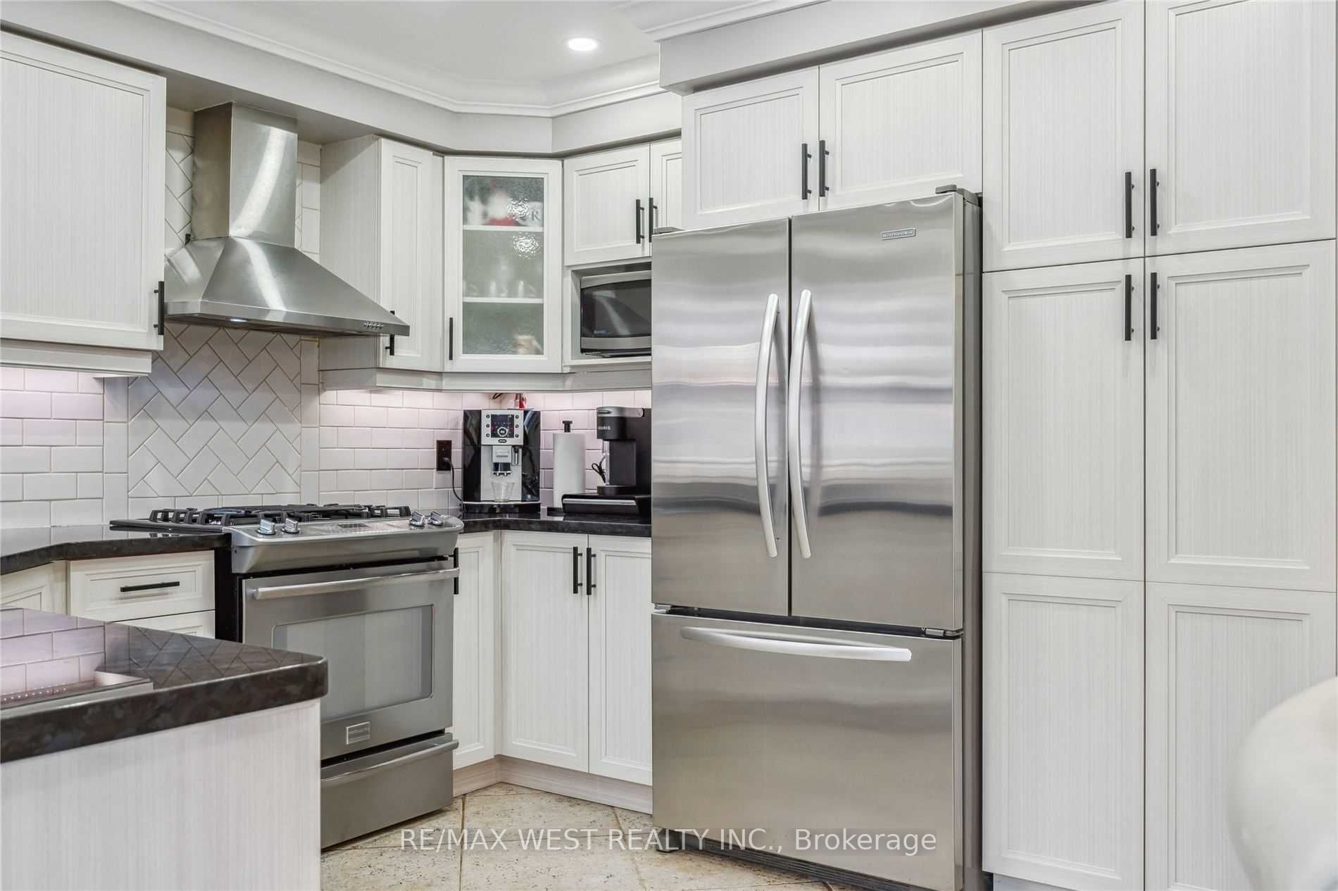 8 Ashbury Cres