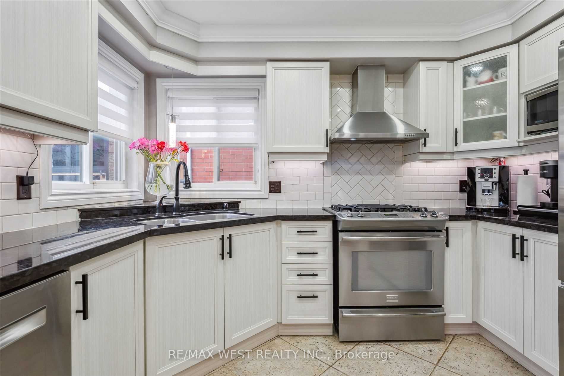 8 Ashbury Cres
