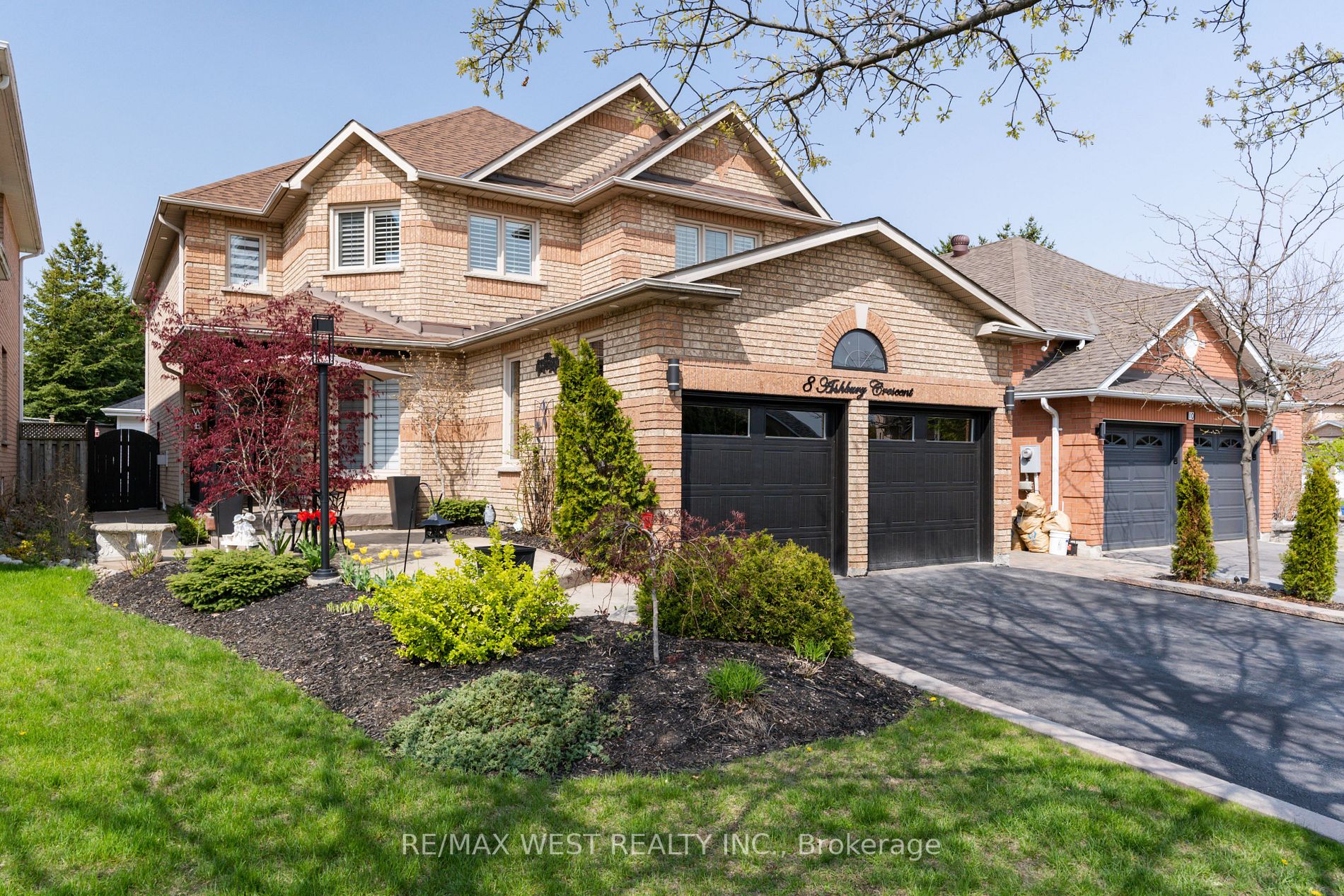 8 Ashbury Cres