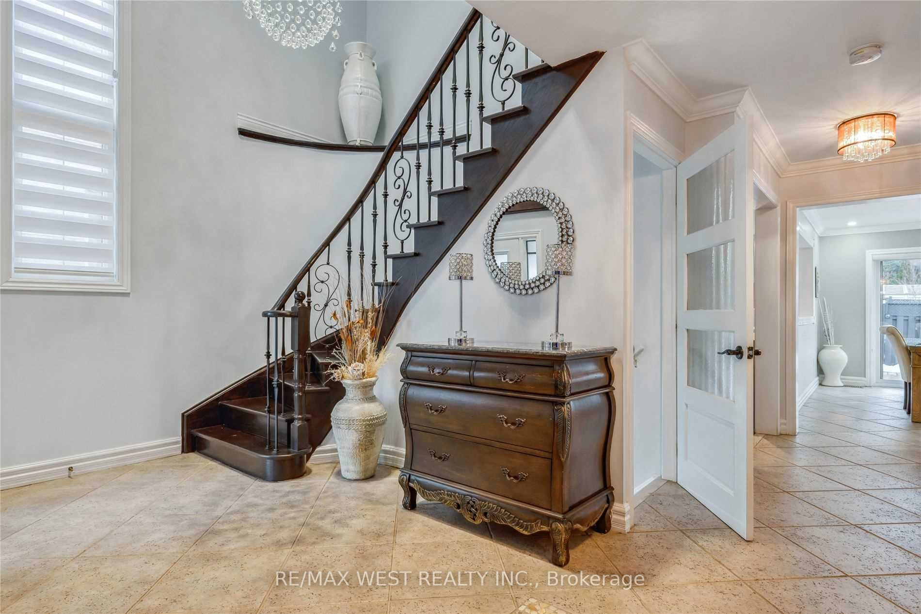 8 Ashbury Cres