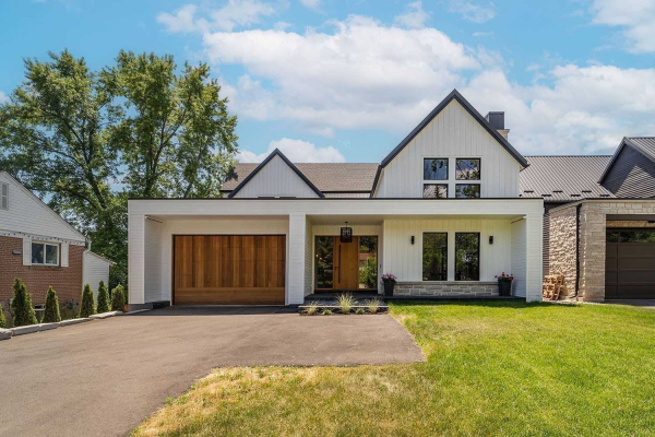 584 Fourth Line, Oakville