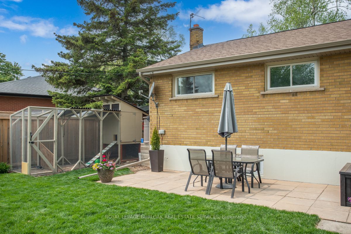 1248 Hertel Cres
