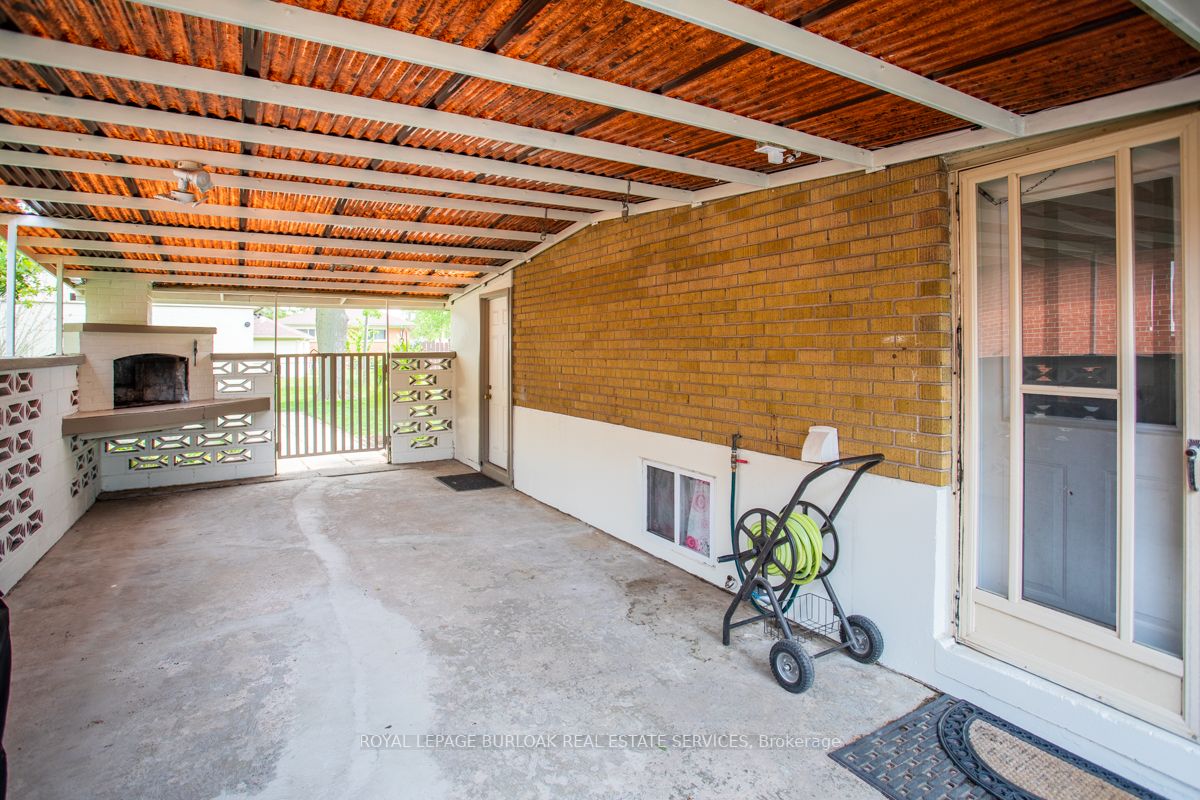 1248 Hertel Cres