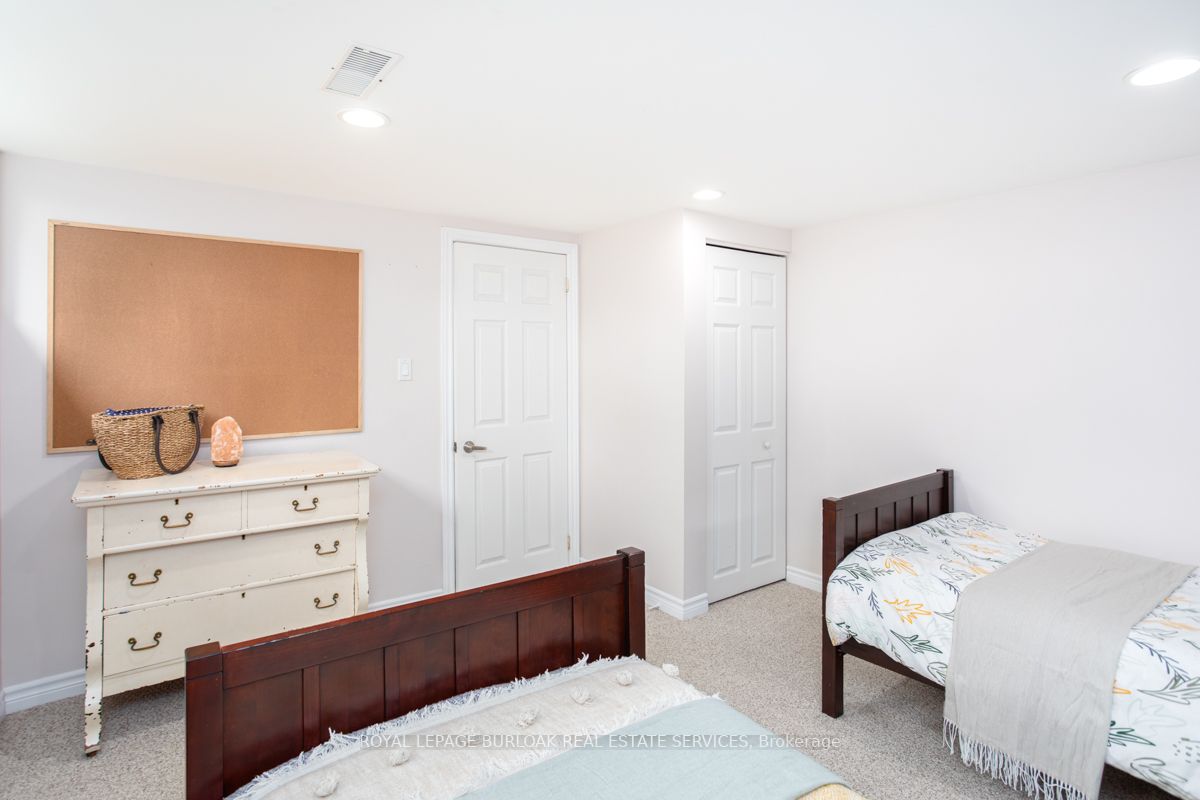 1248 Hertel Cres