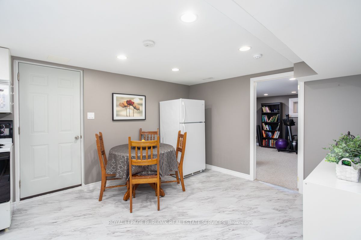 1248 Hertel Cres