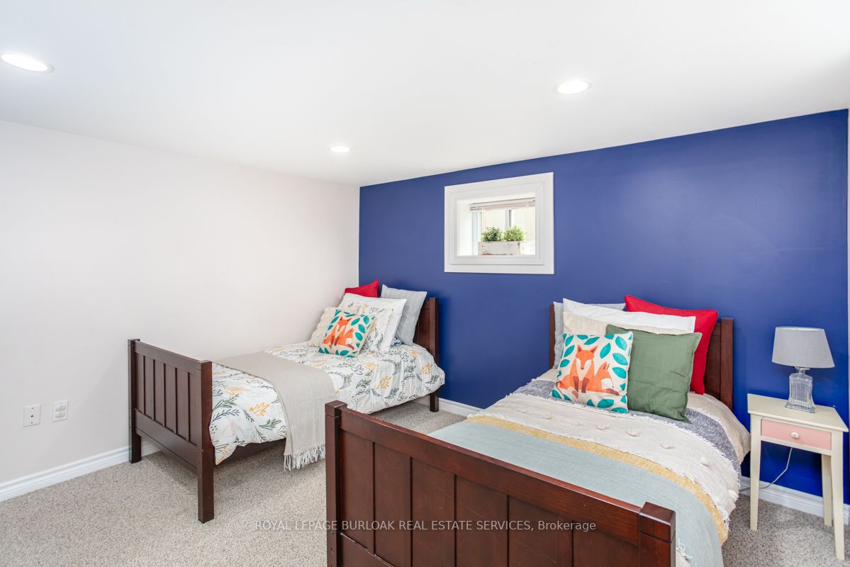 1248 Hertel Cres