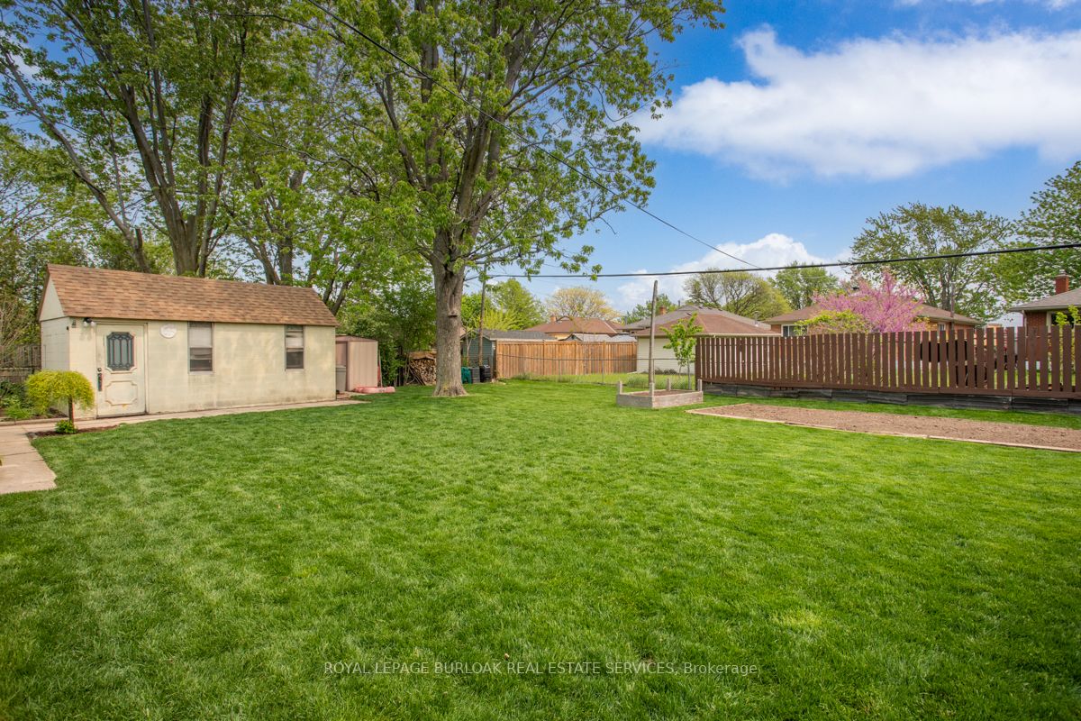 1248 Hertel Cres