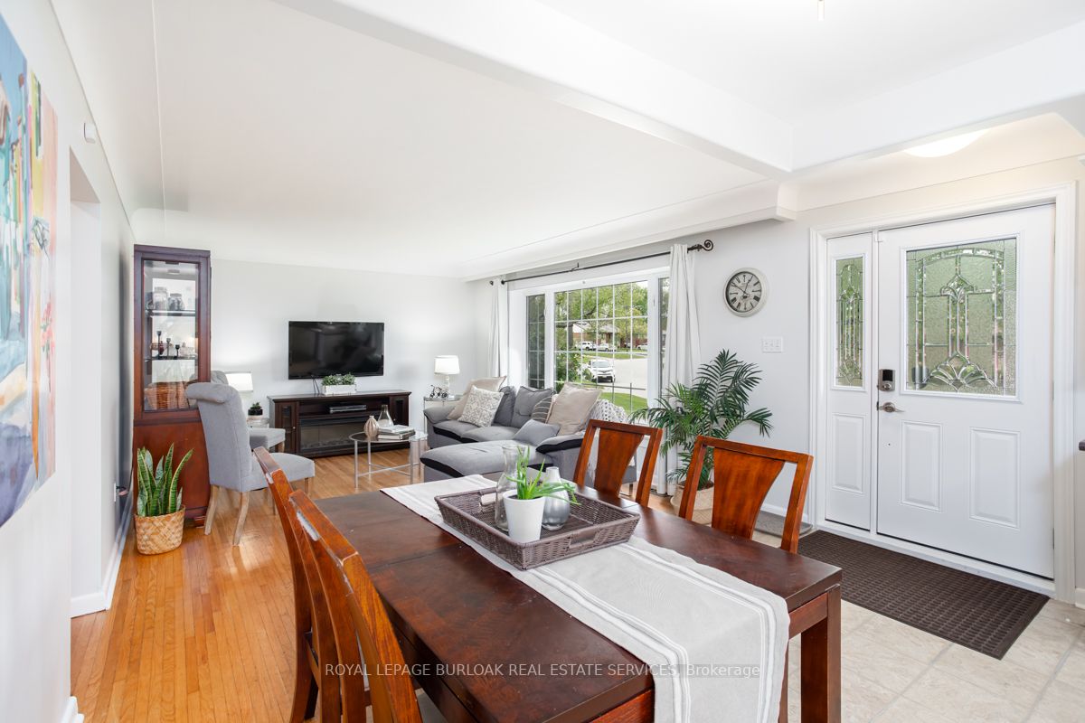1248 Hertel Cres