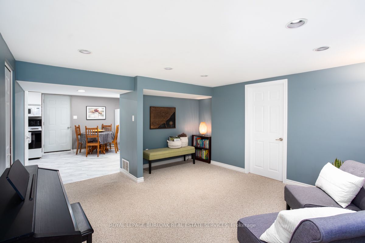 1248 Hertel Cres