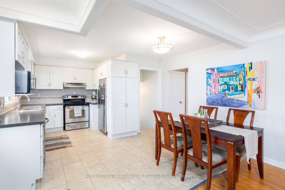 1248 Hertel Cres