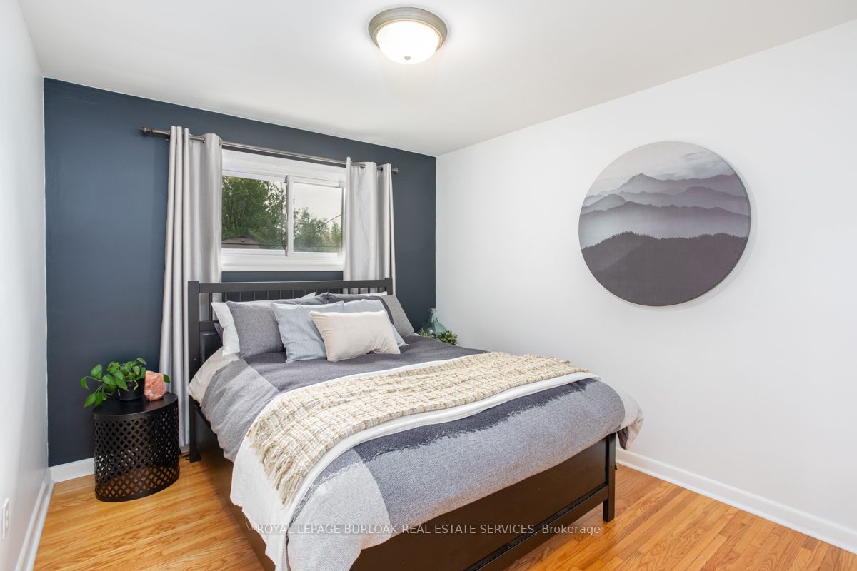 1248 Hertel Cres