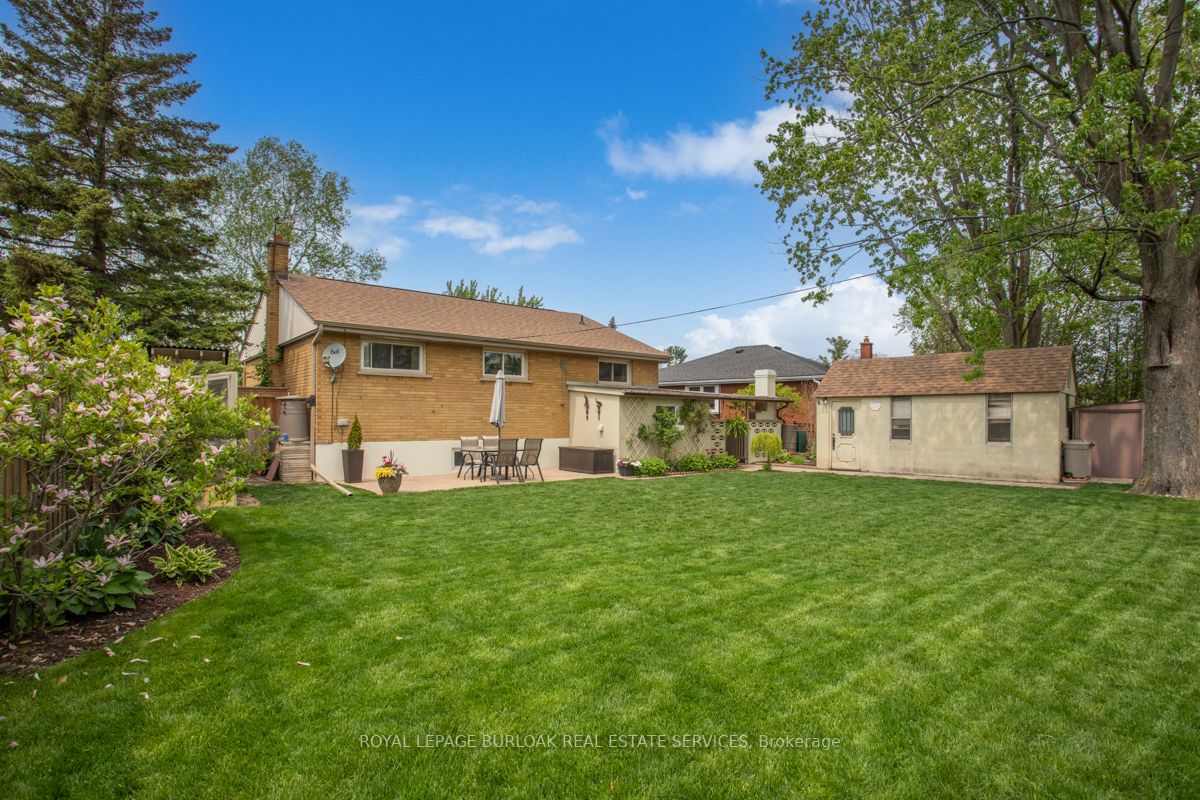 1248 Hertel Cres